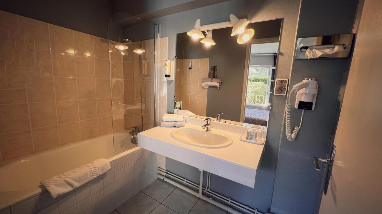 Logis Hotel Restaurant Des Voyageurs Tarnac ภายนอก รูปภาพ