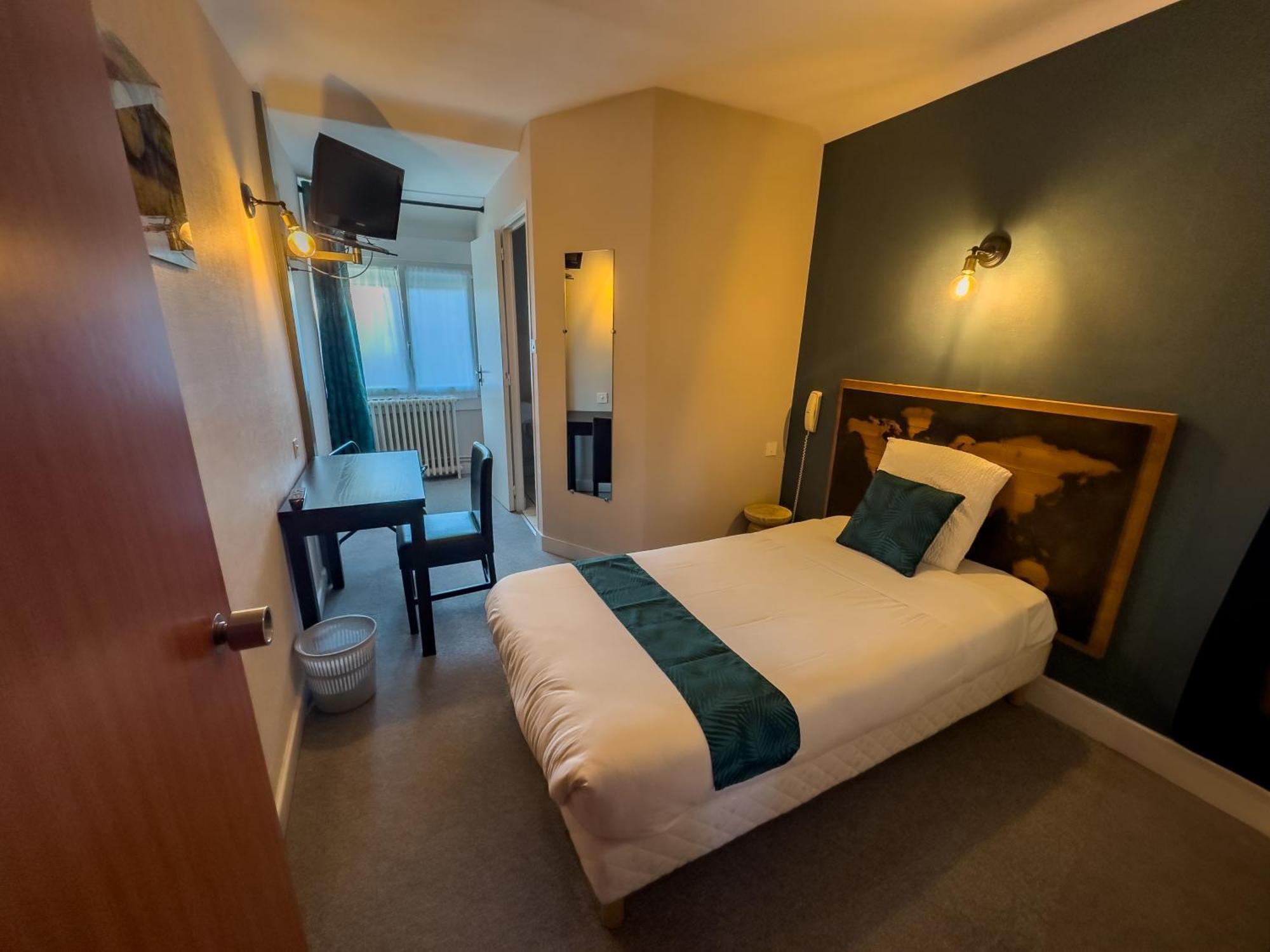 Logis Hotel Restaurant Des Voyageurs Tarnac ภายนอก รูปภาพ