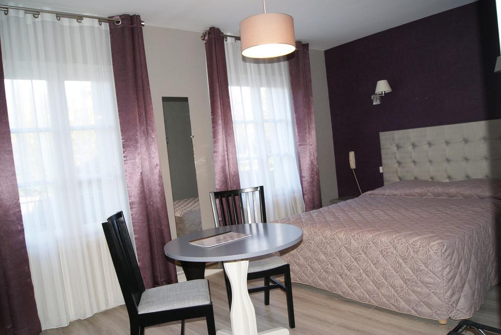 Logis Hotel Restaurant Des Voyageurs Tarnac ภายนอก รูปภาพ